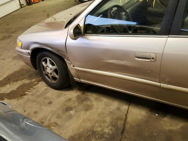 4T1BG22K7VU094999 - 1997 TOYOTA CAMRY CE GOLD photo 9