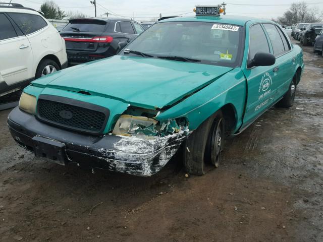 2FABP7AV3BX148810 - 2011 FORD CROWN VICT GREEN photo 2