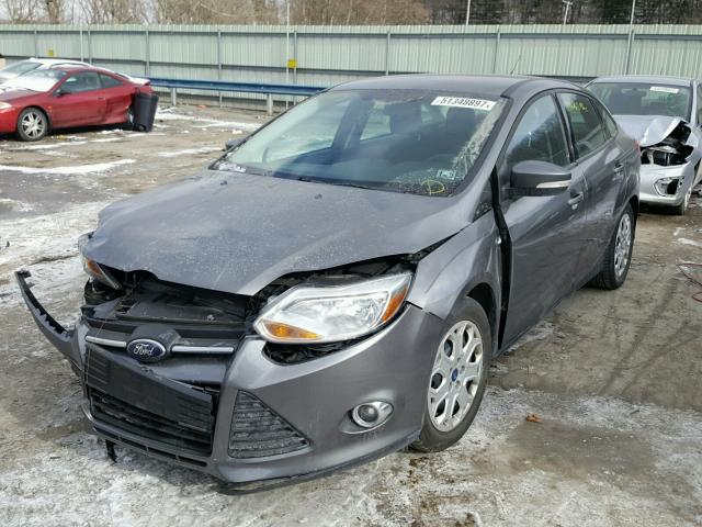 1FAHP3F22CL317764 - 2012 FORD FOCUS SE CHARCOAL photo 2