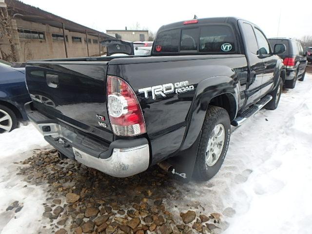 5TFUU4EN6EX102418 - 2014 TOYOTA TACOMA BLACK photo 4