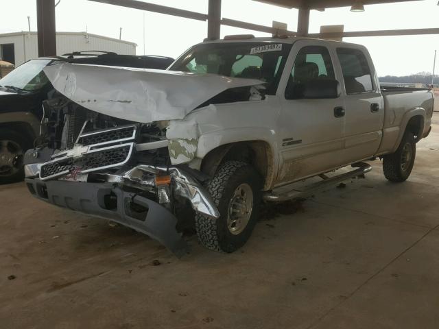 1GCHK23265F857823 - 2005 CHEVROLET SILVERADO WHITE photo 2