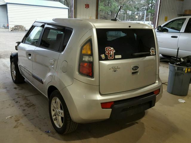 KNDJT2A24A7157840 - 2010 KIA SOUL + SILVER photo 3