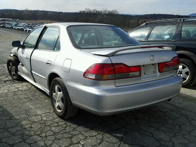 1HGCG165X2A034026 - 2002 HONDA ACCORD EX SILVER photo 3