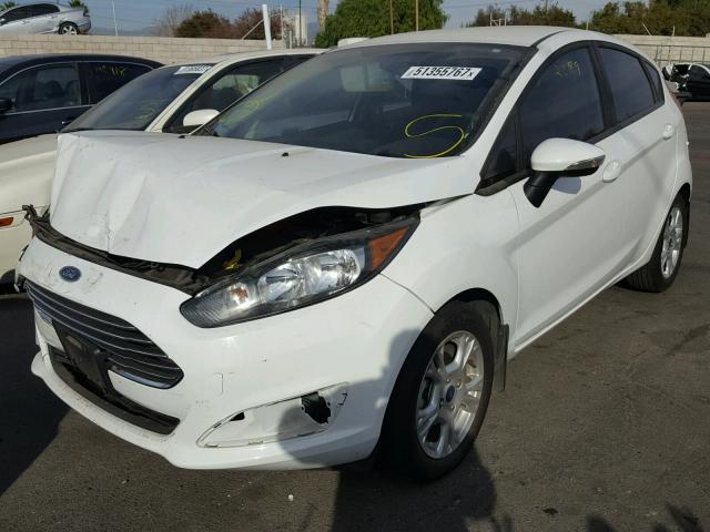 3FADP4EJ8FM216664 - 2015 FORD FIESTA SE WHITE photo 2