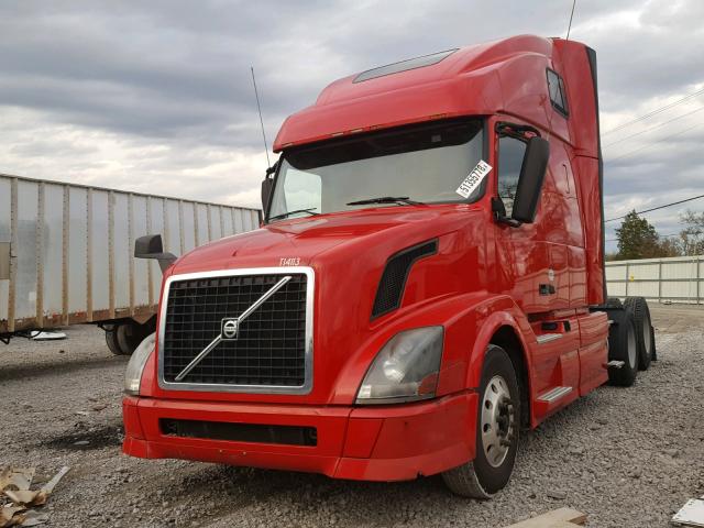 4V4NC9TG5DN132243 - 2013 VOLVO VN VNL RED photo 2