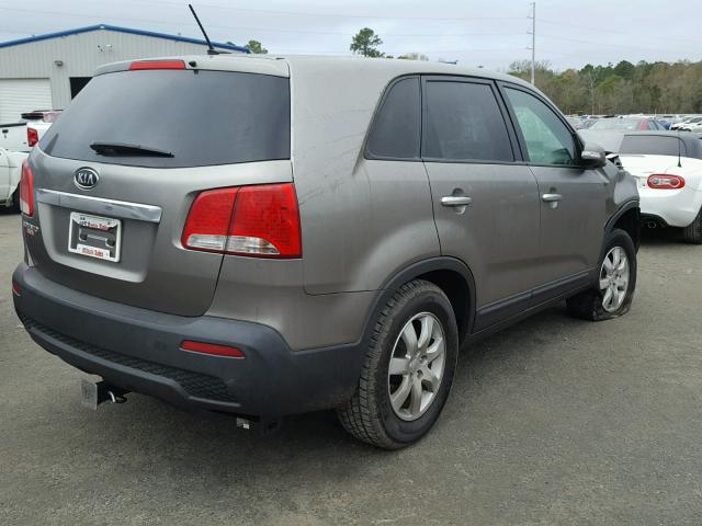 5XYKT3A14BG013467 - 2011 KIA SORENTO BA GRAY photo 4