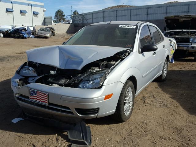 1FAFP34N77W305490 - 2007 FORD FOCUS ZX4 SILVER photo 2