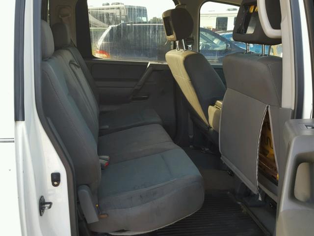 1N6BA07A66N557153 - 2006 NISSAN TITAN WHITE photo 6