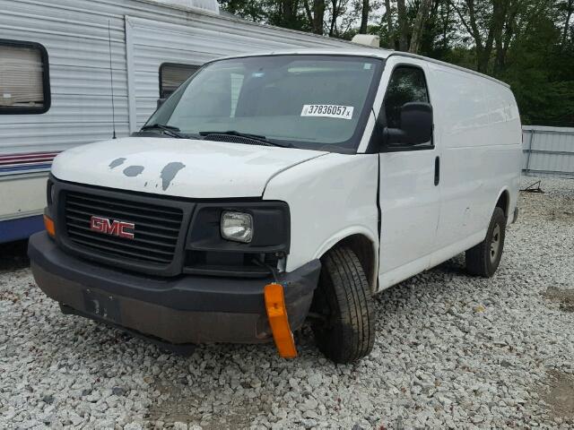 1GTHG35U471148748 - 2007 GMC SAVANA G35 WHITE photo 2