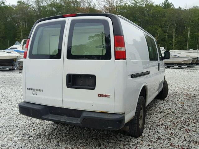 1GTHG35U471148748 - 2007 GMC SAVANA G35 WHITE photo 4