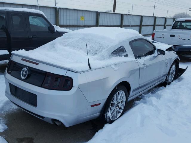 1ZVBP8AM3E5281027 - 2014 FORD MUSTANG SILVER photo 4