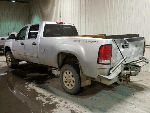 1GT120CG8CF160085 - 2012 GMC SIERRA K25 SILVER photo 3