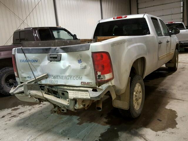 1GT120CG8CF160085 - 2012 GMC SIERRA K25 SILVER photo 4