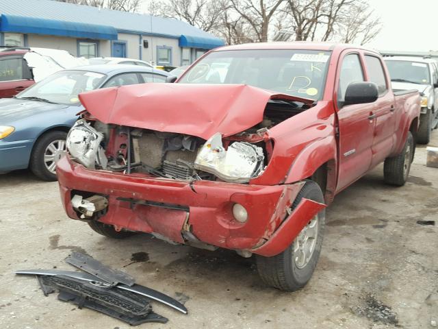 3TMMU4FN9BM028363 - 2011 TOYOTA TACOMA DOU RED photo 2