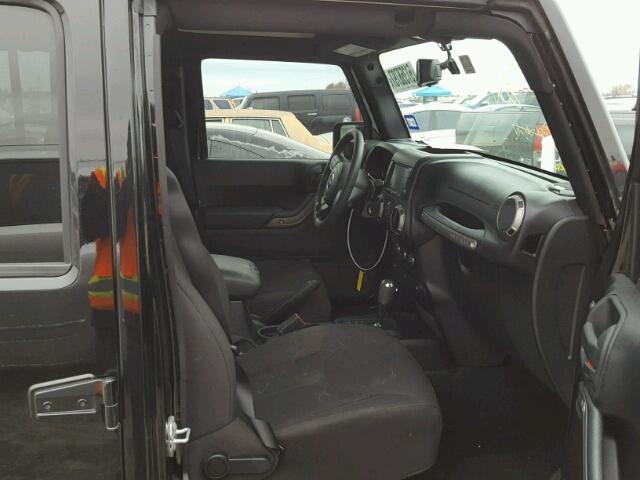 1C4HJWDGXFL670849 - 2015 JEEP WRANGLER U BLACK photo 5