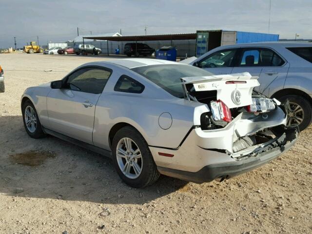 1ZVBP8AM9C5288383 - 2012 FORD MUSTANG SILVER photo 3