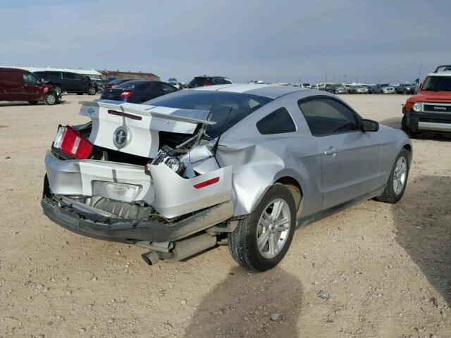 1ZVBP8AM9C5288383 - 2012 FORD MUSTANG SILVER photo 4