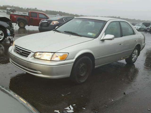 JT2BG22K310602433 - 2001 TOYOTA CAMRY CE BEIGE photo 2