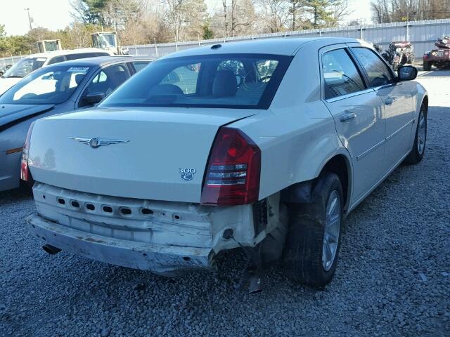 2C3KA63H56H457132 - 2006 CHRYSLER 300C WHITE photo 4