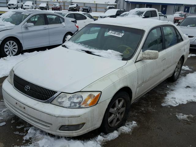 4T1BF28B3YU045409 - 2000 TOYOTA AVALON XL WHITE photo 2