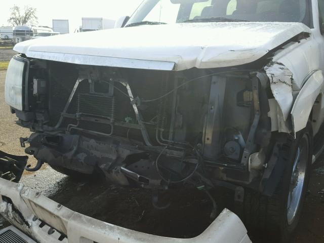 1GYEK63N54R320422 - 2004 CADILLAC ESCALADE L WHITE photo 9