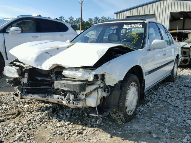 1HGCB7673PA064592 - 1993 HONDA ACCORD EX WHITE photo 2