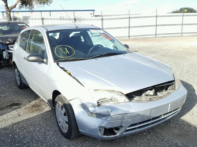 1FAFP31N07W186590 - 2007 FORD FOCUS ZX3 SILVER photo 1