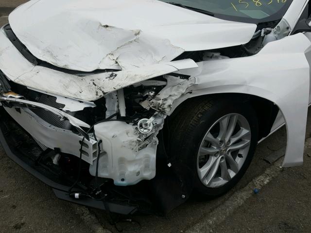 1G1ZD5ST3JF158596 - 2018 CHEVROLET MALIBU LT WHITE photo 9