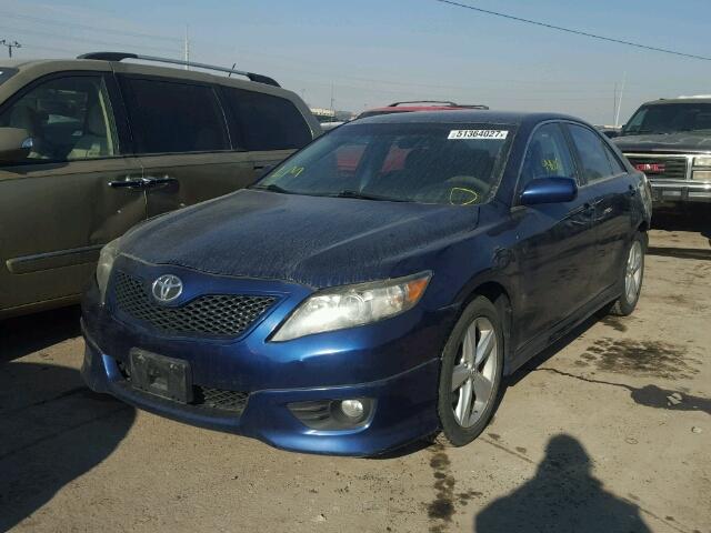 4T1BF3EK5AU522504 - 2010 TOYOTA CAMRY BASE BLUE photo 2