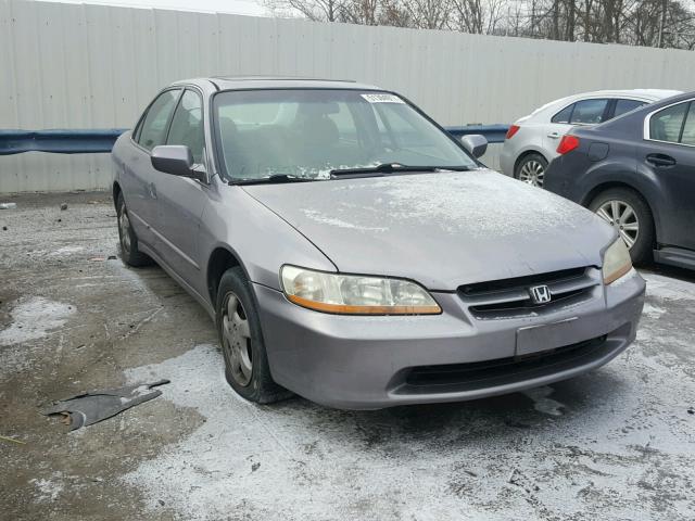 1HGCG5650YA011113 - 2000 HONDA ACCORD EX SILVER photo 1