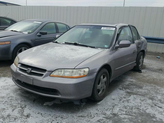 1HGCG5650YA011113 - 2000 HONDA ACCORD EX SILVER photo 2