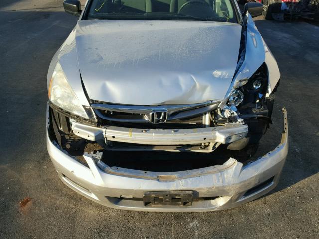 1HGCM56137A065364 - 2007 HONDA ACCORD VAL SILVER photo 7