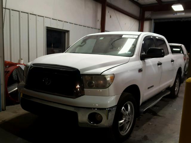 5TFEV54198X064063 - 2008 TOYOTA TUNDRA CRE WHITE photo 2