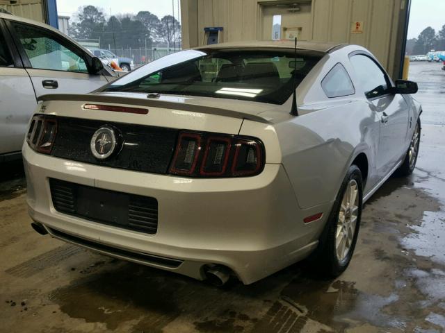 1ZVBP8AM8D5271527 - 2013 FORD MUSTANG SILVER photo 4