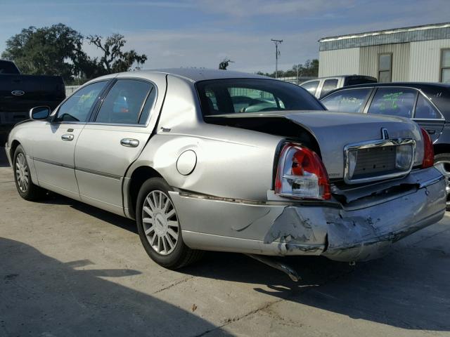 1LNHM82W65Y643349 - 2005 LINCOLN TOWN CAR S SILVER photo 3