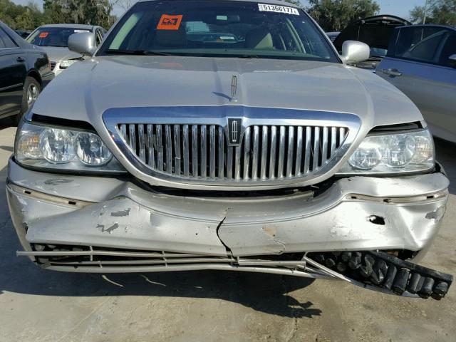 1LNHM82W65Y643349 - 2005 LINCOLN TOWN CAR S SILVER photo 9