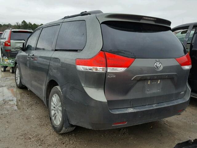 5TDYK3DC6BS152836 - 2011 TOYOTA SIENNA XLE GRAY photo 3