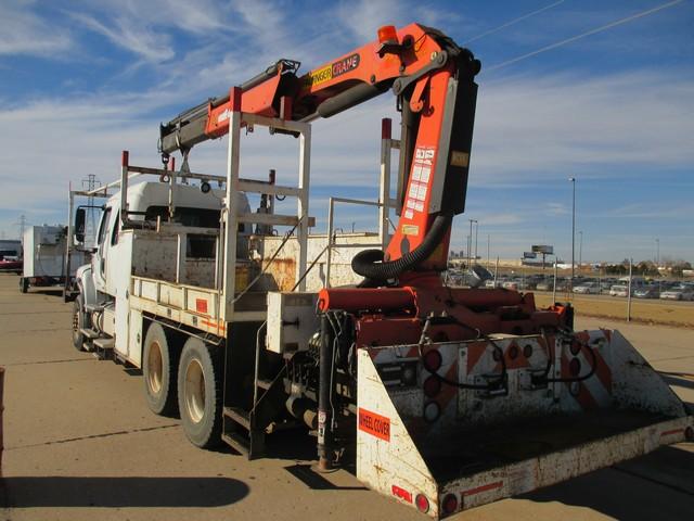 1FVHC3DJ87HX99153 - 2007 FREIGHTLINER M2 106 HEA WHITE photo 2