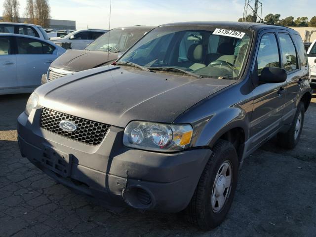 1FMYU02Z26KB19339 - 2006 FORD ESCAPE XLS GRAY photo 2