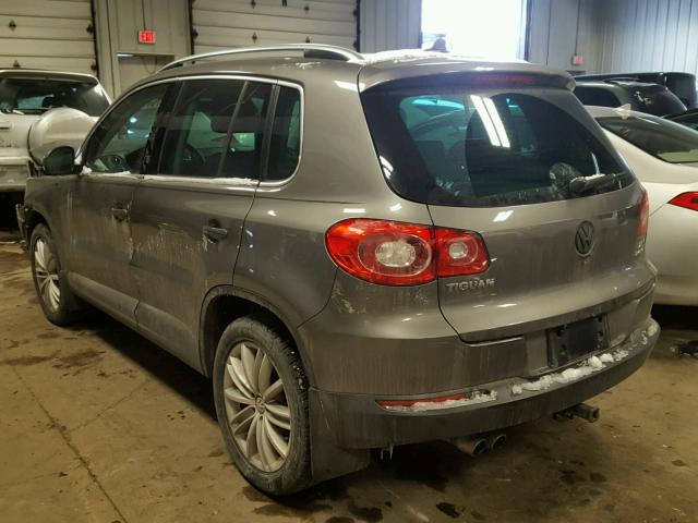 WVGBV7AXXAW524233 - 2010 VOLKSWAGEN TIGUAN SE GRAY photo 3