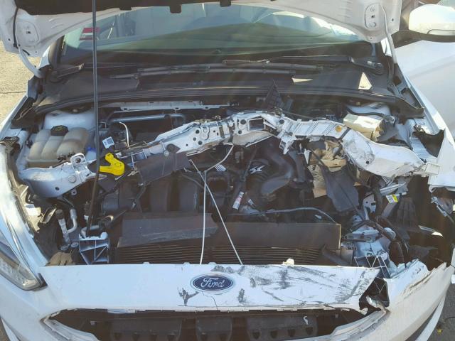 1FADP3F24FL237711 - 2015 FORD FOCUS SE WHITE photo 7