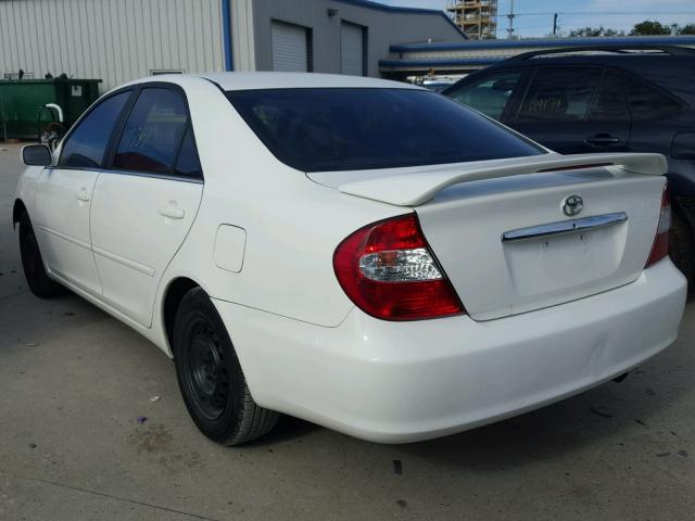 4T1BE30K82U040993 - 2002 TOYOTA CAMRY LE WHITE photo 3