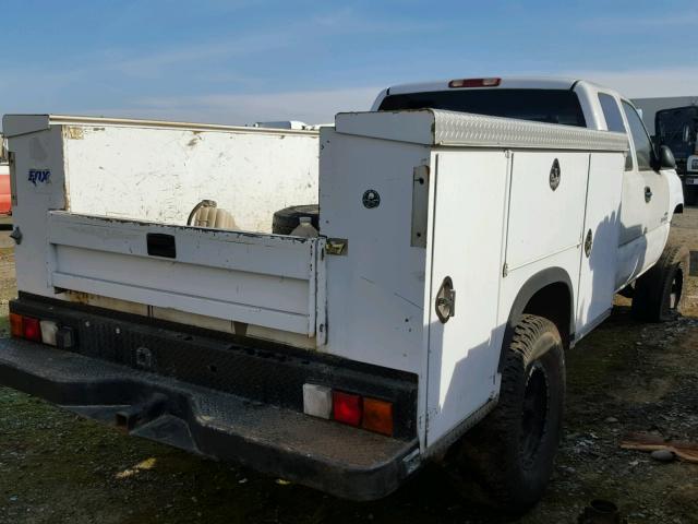 1GBHC29103E188029 - 2003 CHEVROLET SILVERADO WHITE photo 4