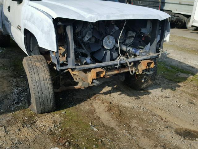 1GBHC29103E188029 - 2003 CHEVROLET SILVERADO WHITE photo 9