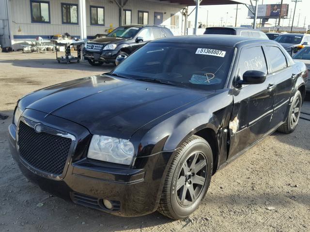 2C3KA53GX6H404931 - 2006 CHRYSLER 300 TOURIN BLACK photo 2