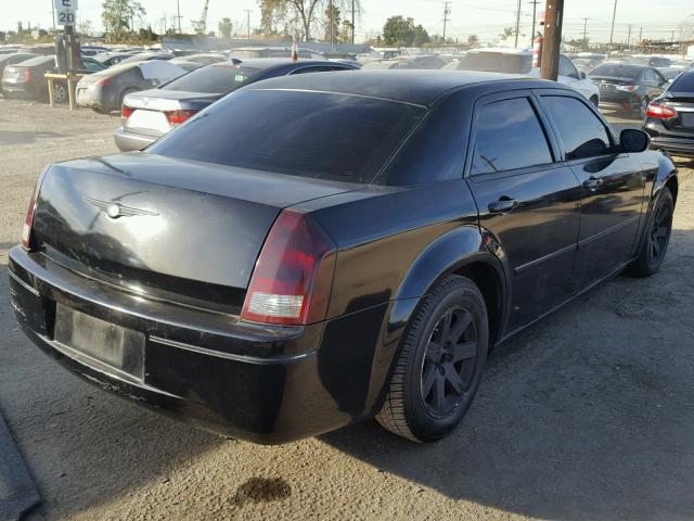 2C3KA53GX6H404931 - 2006 CHRYSLER 300 TOURIN BLACK photo 4