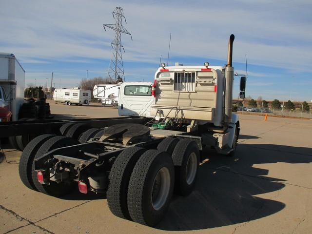 1FUJF0CV85LU56692 - 2005 FREIGHTLINER COLUMBIA 1 WHITE photo 4