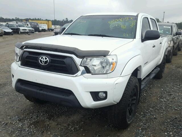 5TFJU4GN5FX074273 - 2015 TOYOTA TACOMA DOU WHITE photo 2