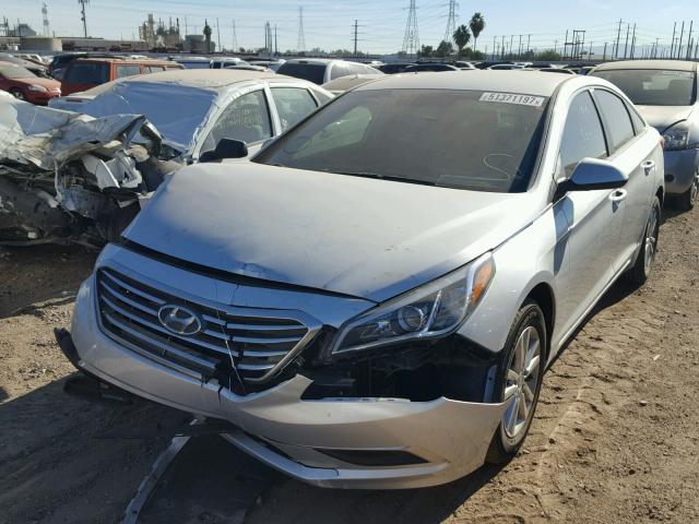 5NPE24AF0HH472448 - 2017 HYUNDAI SONATA SE SILVER photo 2