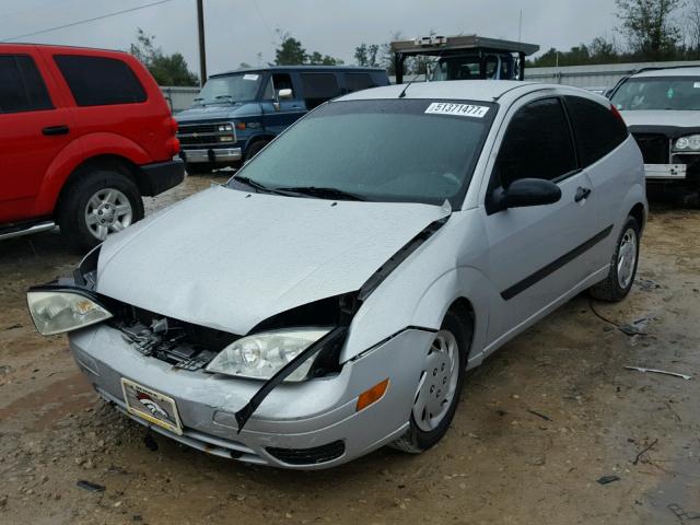 1FAFP31N17W327439 - 2007 FORD FOCUS ZX3 SILVER photo 2